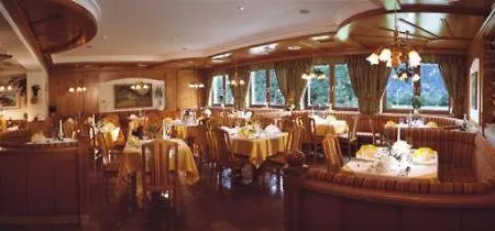 Alpin-hotel Schrofenblick Hotel 4*