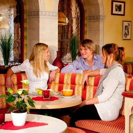 Alpin-hotel Schrofenblick Hotel 4*