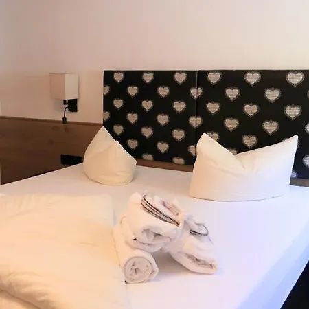 Alpin-hotel Schrofenblick מלון 4*