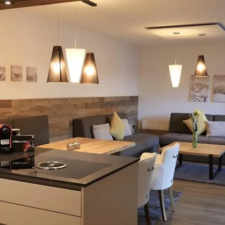 Alpin-hotel Schrofenblick מלון