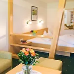 فندق Alpin-hotel Schrofenblick 4*