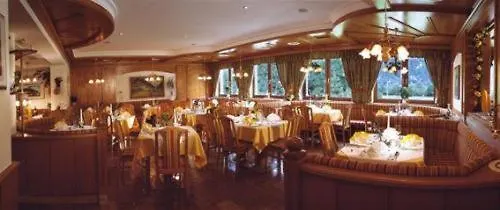 Alpin-hotel Schrofenblick Hotel 4*